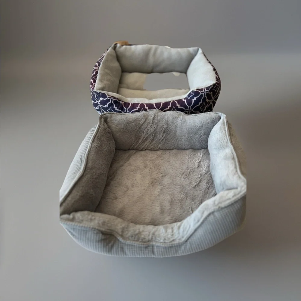 Dogs Bedding. Set of 2. Small Size Dogs Or Cats. Excellent Condition
